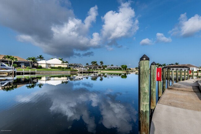 Building Photo - CLOSE DOWNTOWN PUNTA GORDA. GROUND FLOOR U...