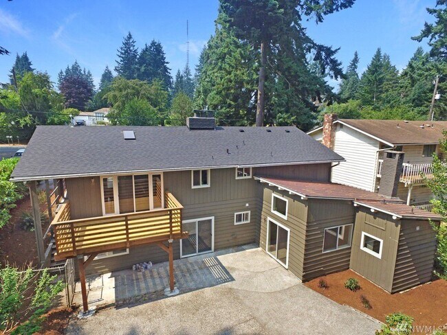 Building Photo - Spacious Richmond Highlands Retreat with Modern Updates & Flexible Living