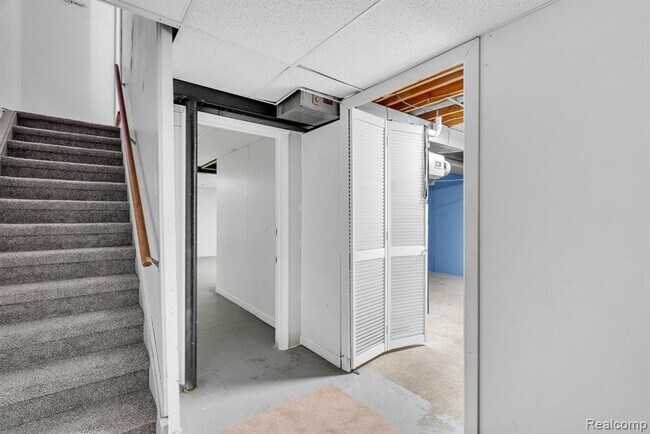 Building Photo - 3170 Woods Cir Dr