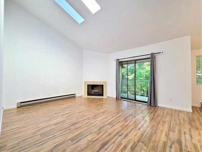 Building Photo - 2 Bed / 2 Bath Condo in Mountlake Terrace ...