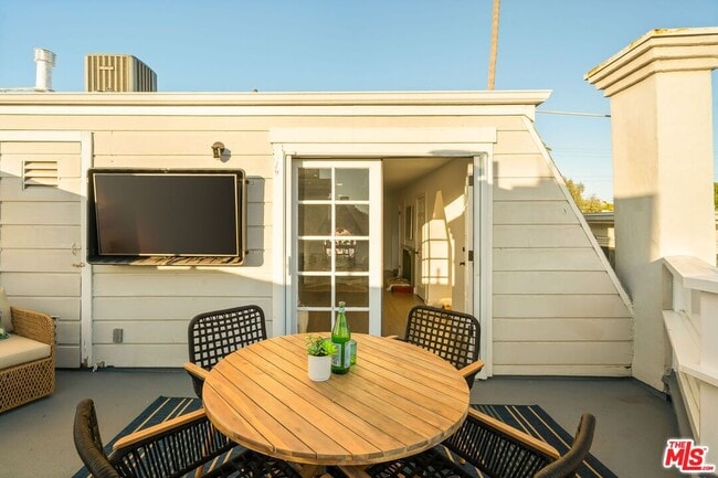 Building Photo - 2622 2nd St