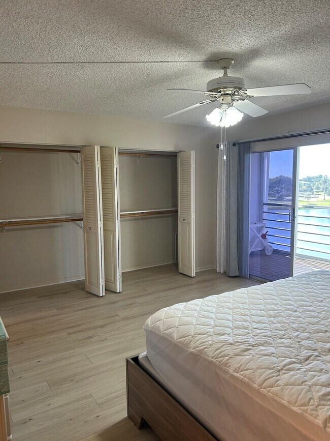 Building Photo - 4087 Cornwall E