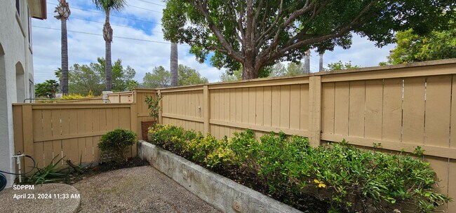 Building Photo - SCRIPPS RANCH - Ivy Hill - Nice 3 Bedroom / 2.5 Bath Townhouse.  AVAILABLE 08/17/2026.