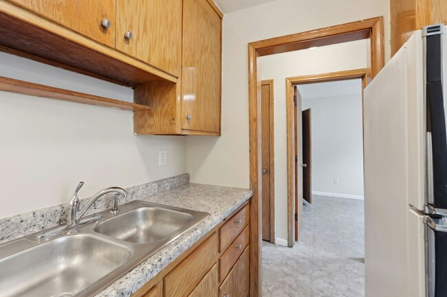 Building Photo - 4628 Tyler St NE