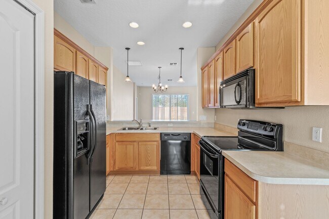 Building Photo - Grand Island Ridge! 3/2 with Split Floorplan and Fenced Backyard