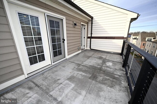 Building Photo - 2413 Glenallan Ave