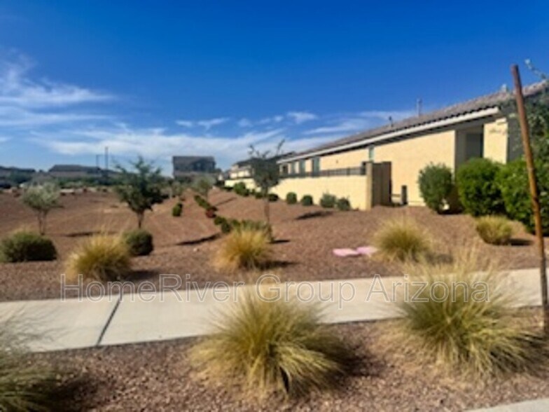 Building Photo - 17350 W Valentine St