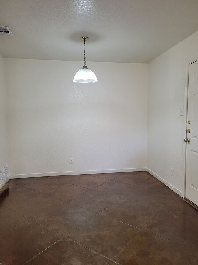 Building Photo - 3503 Dustin Ct