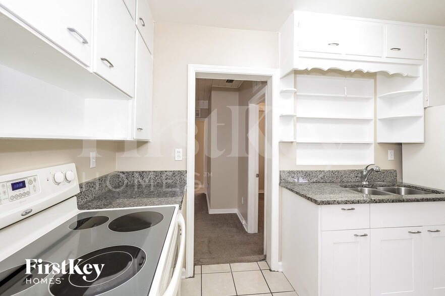 Building Photo - 1621 Mockingbird Ln