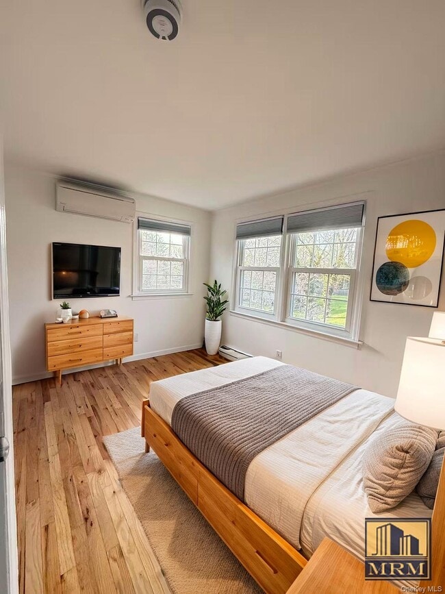 Building Photo - 18 Bayles Ave