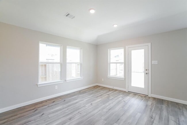 Building Photo - 9852 Pearly Everlasting