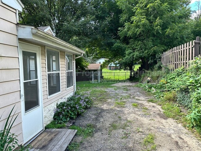 Building Photo - 217 Wallace Ave