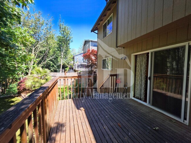 Building Photo - 1080 Heron Ridge Ave