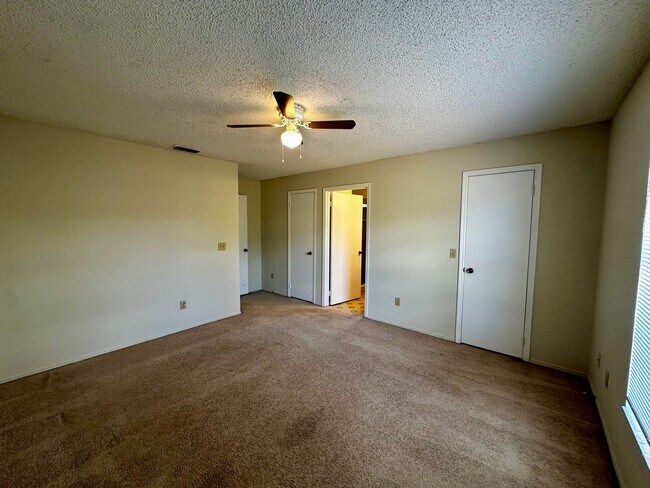 Building Photo - 3723 Narroline Dr