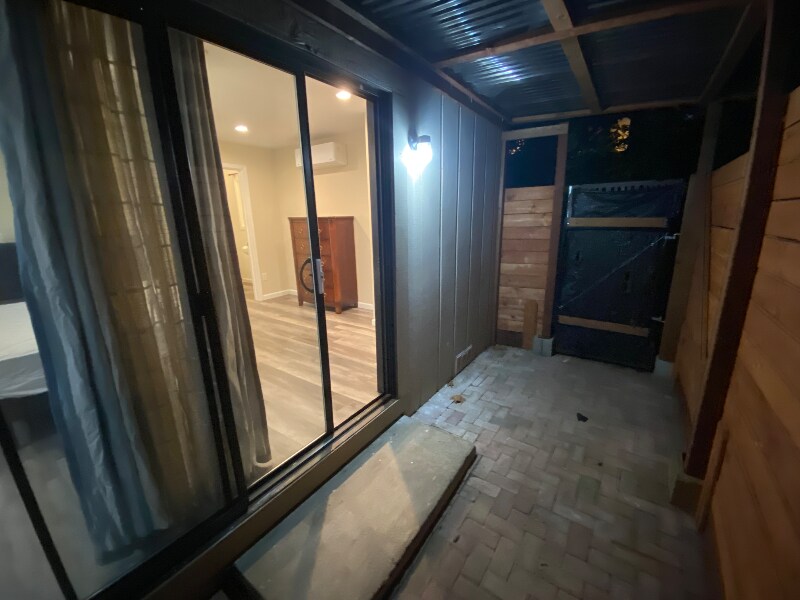 Building Photo - 447 Warwick Dr