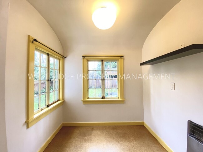 Building Photo - 5903 N Denver Ave