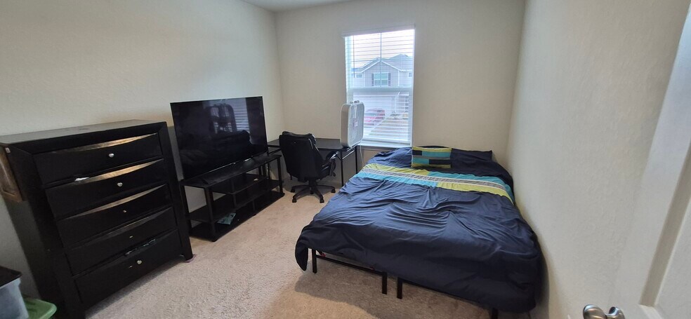 Building Photo - 5819 Rolling Gln