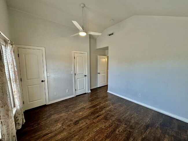 Building Photo - 3404 W Clabber Crk Blvd