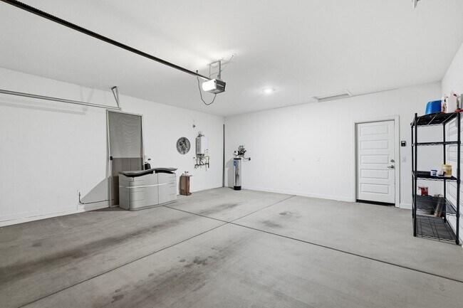 Building Photo - 17985 S Whispering Glen Path