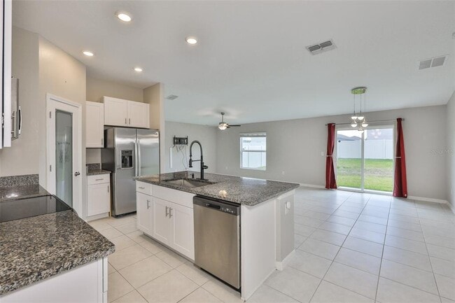 Building Photo - 15411 Miller Creek Dr