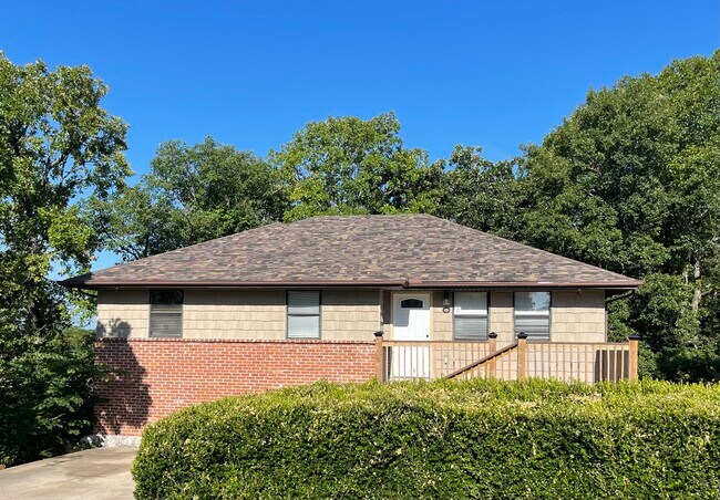 Building Photo - 565 Knox Ave
