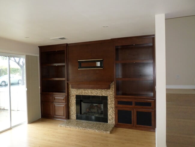 Building Photo - 5005 Golondrina Way