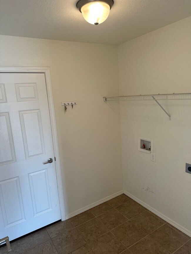 Building Photo - Available Now! Beautiful 4-Bedroom, 2-Bathroom Springdale Home w/ Fenced-In Yard and Covered Patio