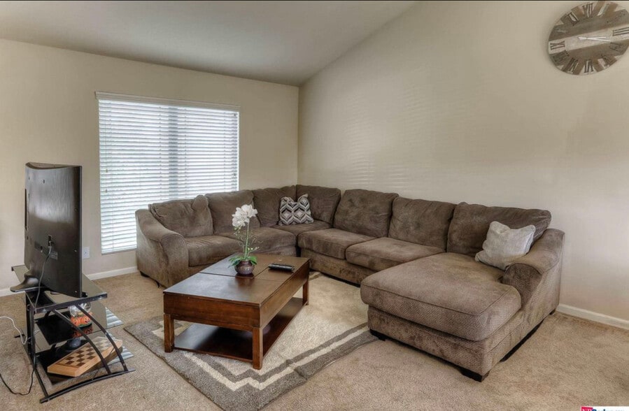 Building Photo - 9135 Hanover St