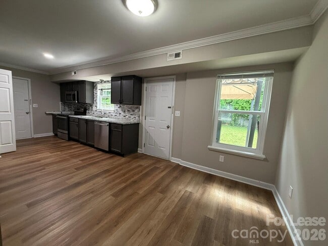Building Photo - 431 Kingville Dr