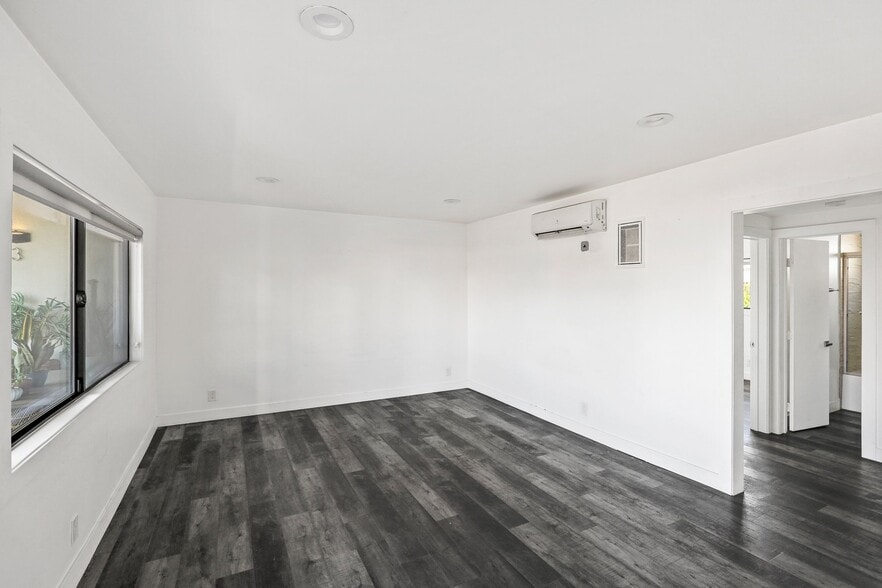 Building Photo - 215 N Fickett St