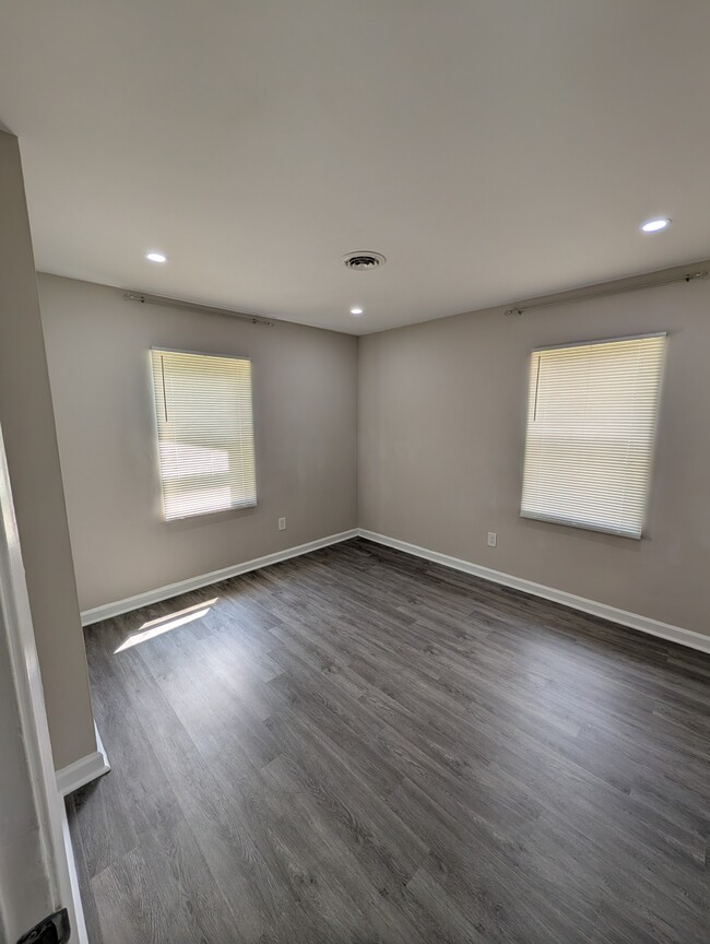 Building Photo - 120 Jenness Ln