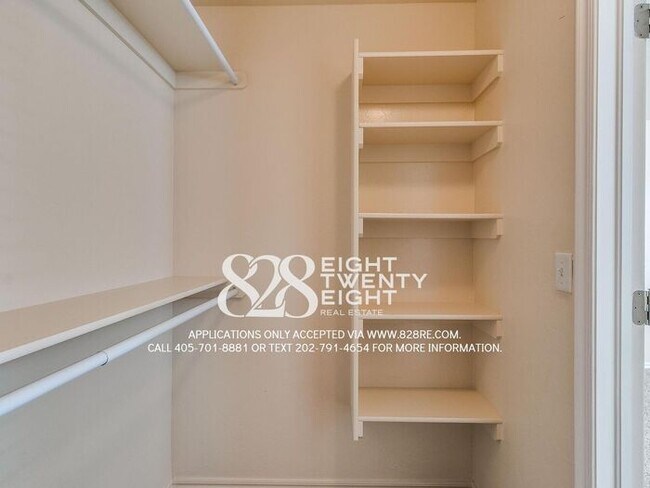 Building Photo - Spacious 2 Bed/1.5 Bath Norman Townhome Du...