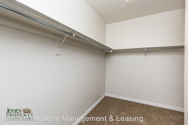 Building Photo - 3276 E Red Cedar Dr