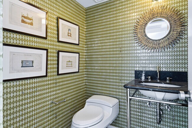 Building Photo - 529 S Flagler Dr