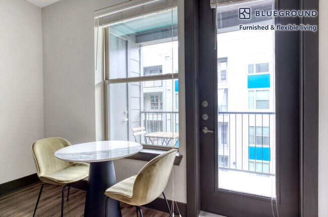 Building Photo - 2910 E 17th St