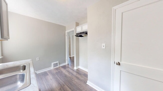 Building Photo - W.130th-Bellaire neighborhood, updated 3 b...