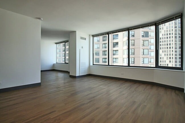 Building Photo - 417 E Ohio St