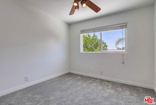 Building Photo - 687 Mt Carmel Dr