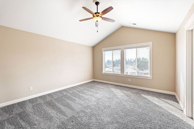 Building Photo - Beautiful Gated Fisher’s Landing Townhome with 4 Bedrooms, Gas Fireplace & Central AC