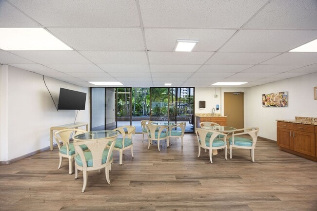 Building Photo - Luxury Waikiki Living with Panoramic Ocean & Sunset Views