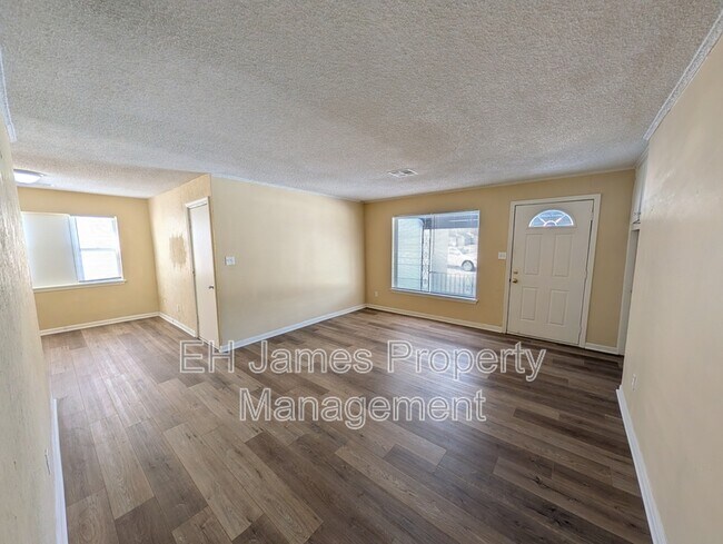 Building Photo - 28 W 27th St N