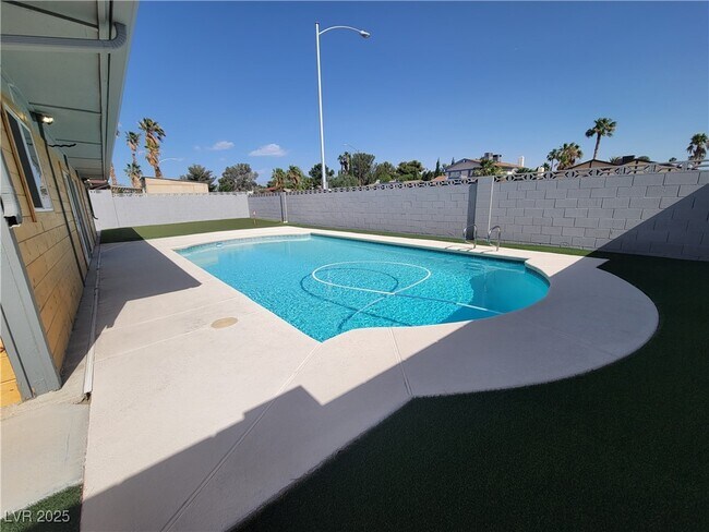 Building Photo - 5836 Corazon Dr