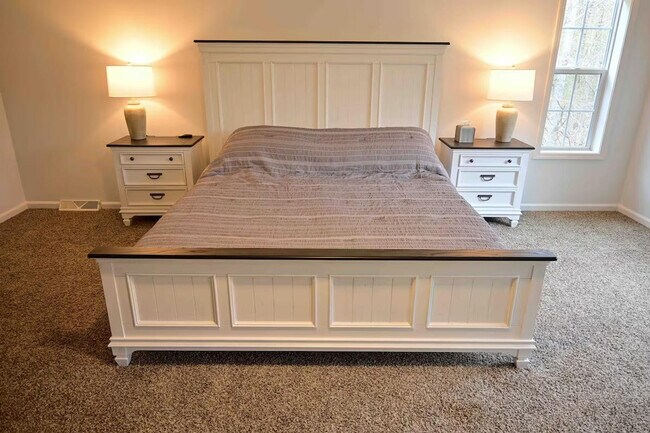 Building Photo - 180 Ruggles Rd