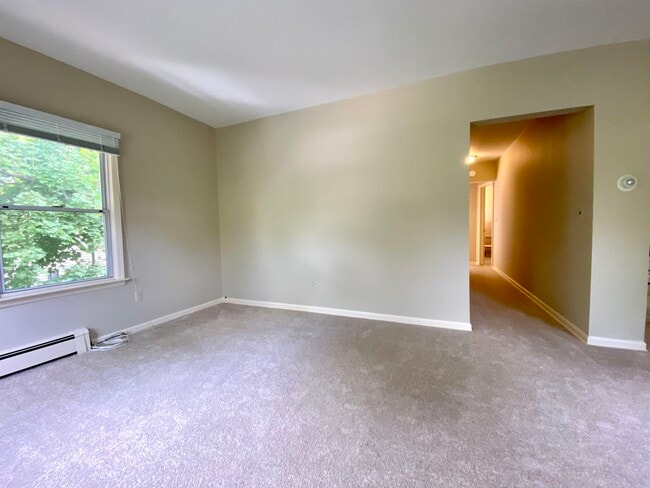 Building Photo - 228 Tenafly Rd