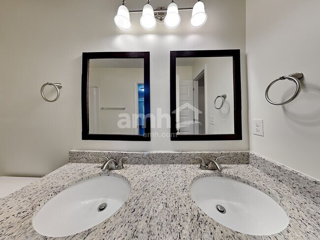 Building Photo - 2311 Foxy Dr