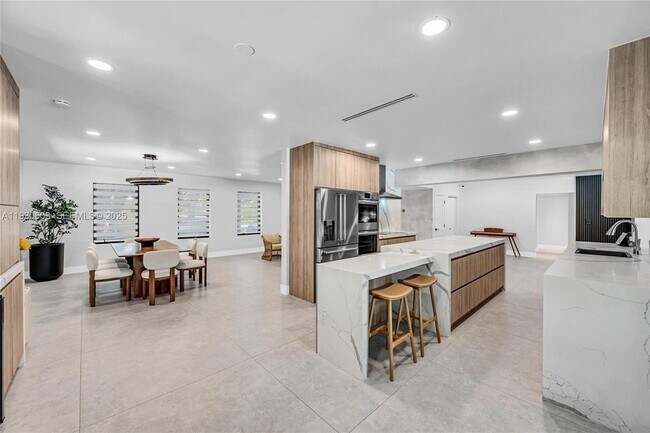 Building Photo - 11340 SW 74th Ct