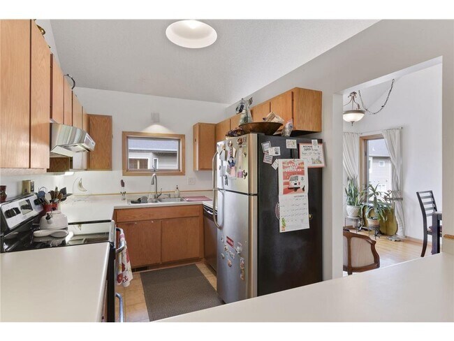 Building Photo - 2858 Kenwood Isles Dr