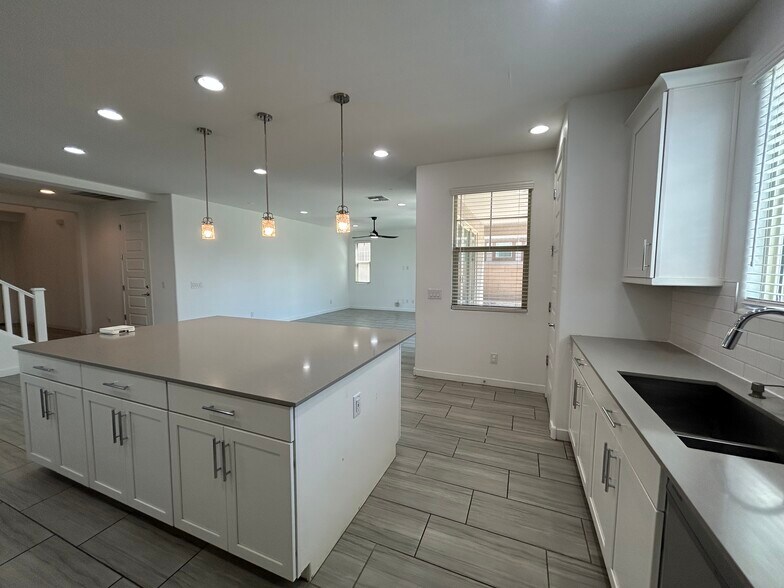 Building Photo - 4056 S Portland Ave