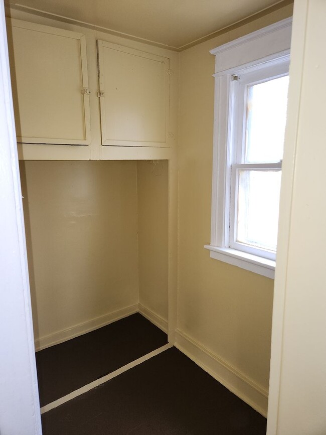 Building Photo - 11 Renwood St