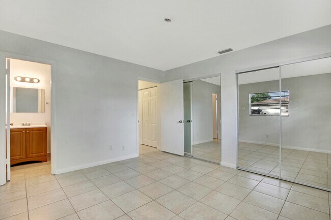 Building Photo - 1919 Doffer Ln